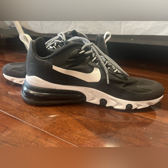 Nike AirMax 270 React Black/White - Picture 8 of 11